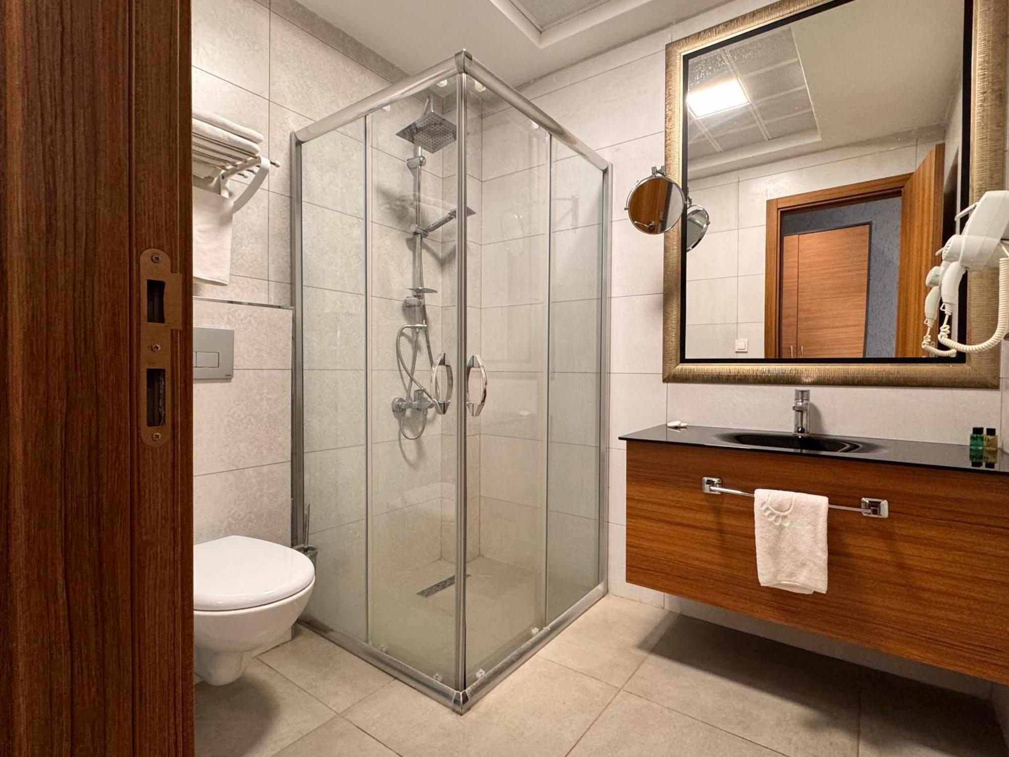 גבזה Innport Hotel מראה חיצוני תמונה